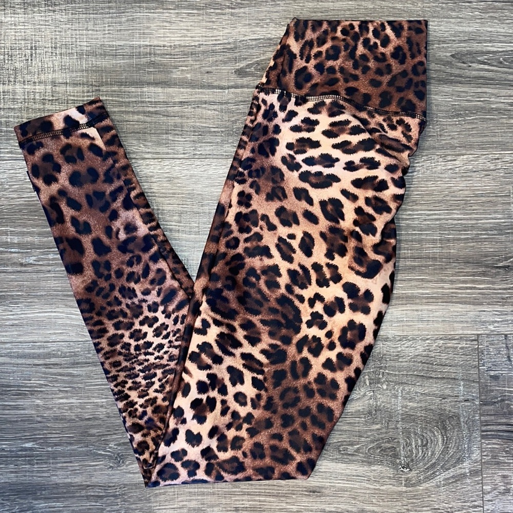 Womens D’Tinas scrunch butt leggings. X-Small.